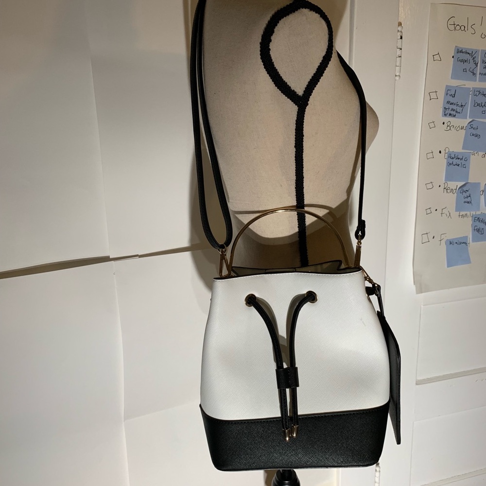 White shoulder bag
